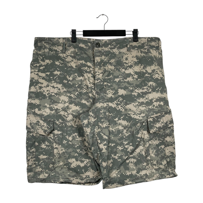 Vintage Camo Cargo Shorts 42