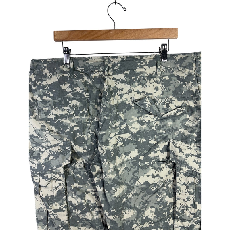 Vintage Digital Camo Adjustable Cargo Shorts 39
