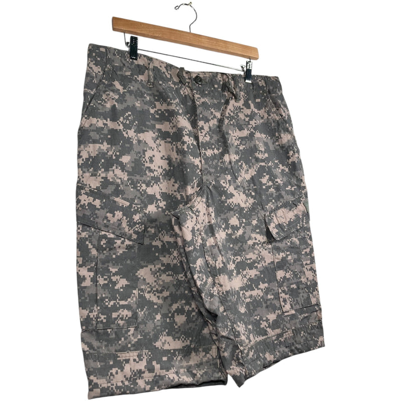 Vintage Camo Cargo Shorts Large
