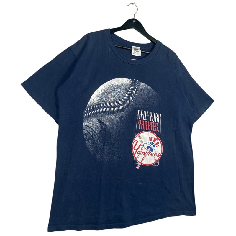 Vintage New York Yankees Baseball Graphic MLB T-Shirt 90s