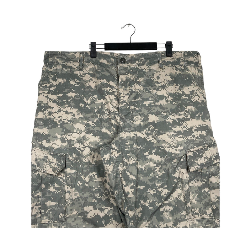 Vintage Camo Cargo Shorts 42