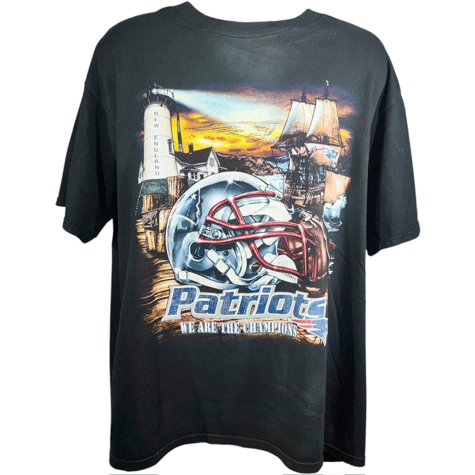 Vintage NFL New England Patriots Big Helmet Tee